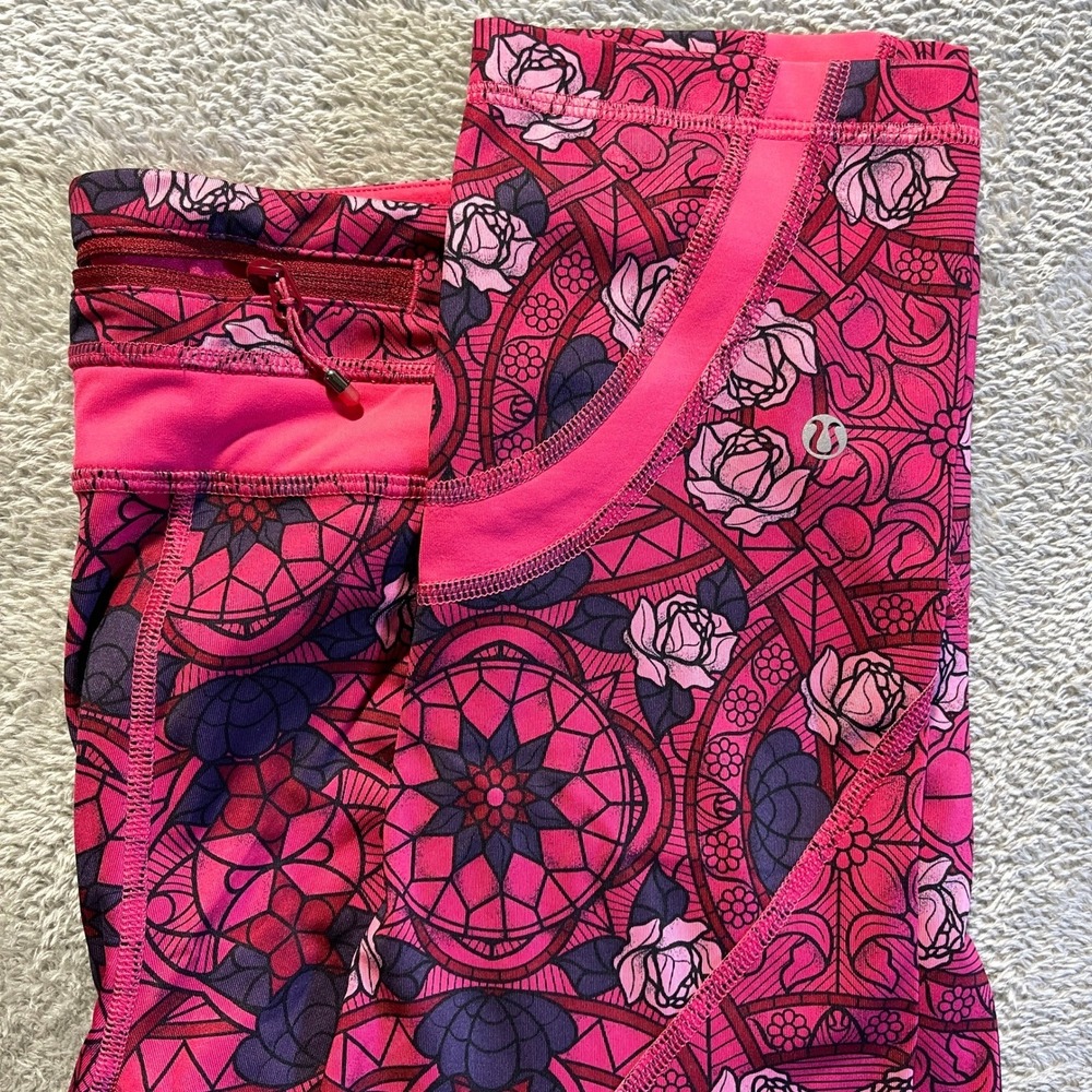 Lululemon Athletica Pink Rose Floral Mosaic Capri Leggings Size 8 Athletic Yoga